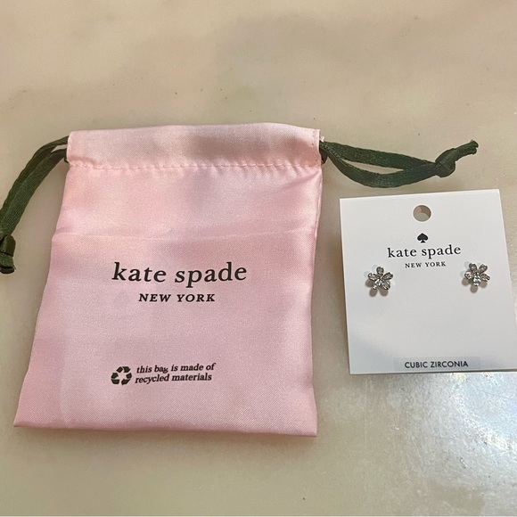 New! Kate Spade Gleaming Gardenia Flower Studs Clear/Silver - Picture 2 of 6